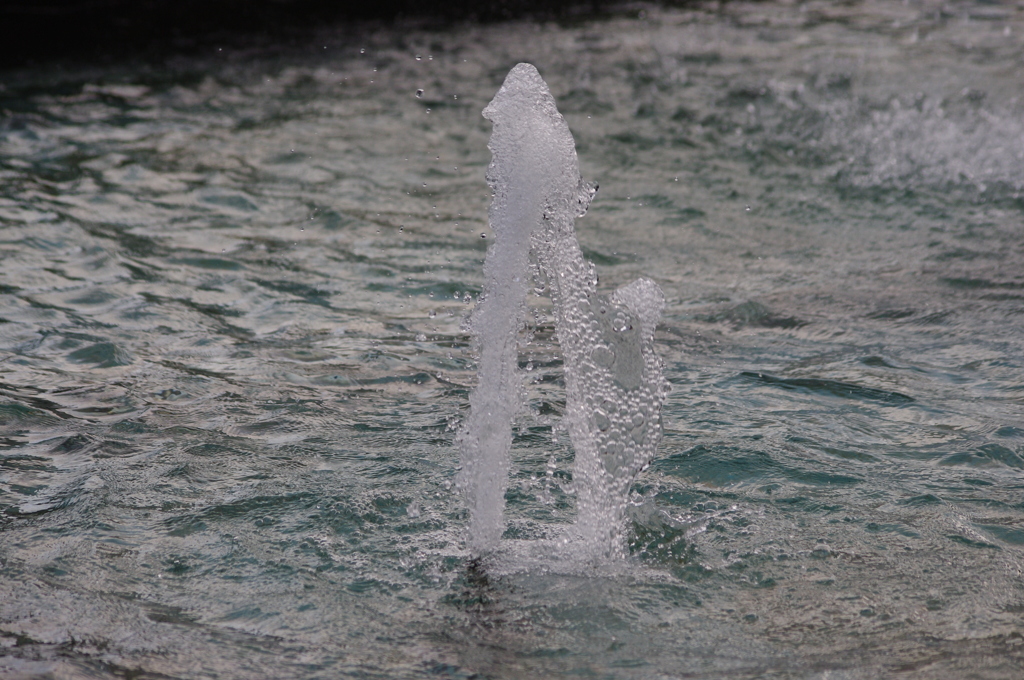 涼を呼ぶ噴水　日比谷公園　8月