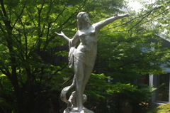 平和の女神像