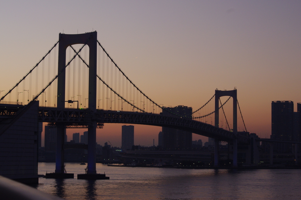 夕暮れのレインボーブリッジ
