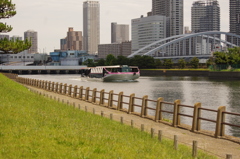 園内から海に進む船　旧浜離宮庭園