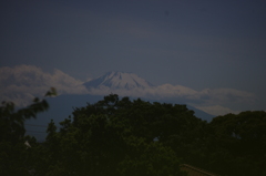 横浜からの富士山　2　（外人墓地沿いの道から・・）