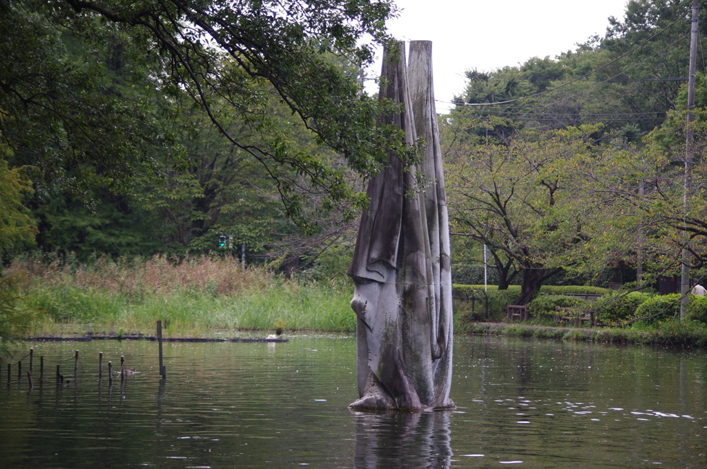 池の中のモニュメント（三澤憲司氏作）　石神井池　
