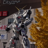 ガンダムと紅葉