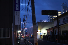 傾いた電柱