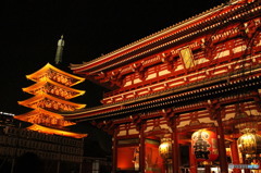 夜の浅草寺