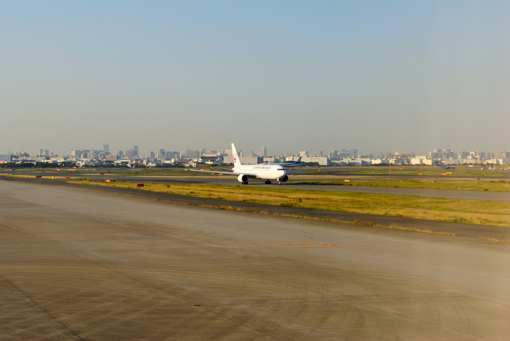 滑走路上の機体 羽田空港