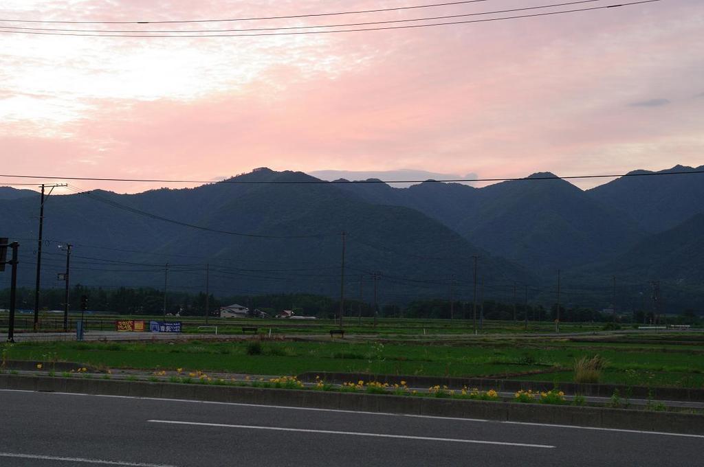 夏の夜明け