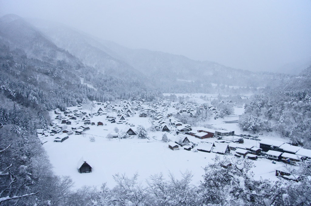 雪中白川郷遠景図