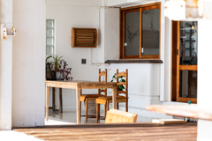 木製テーブル