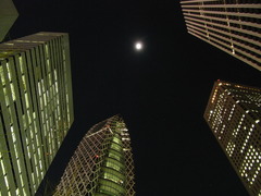 新宿の月