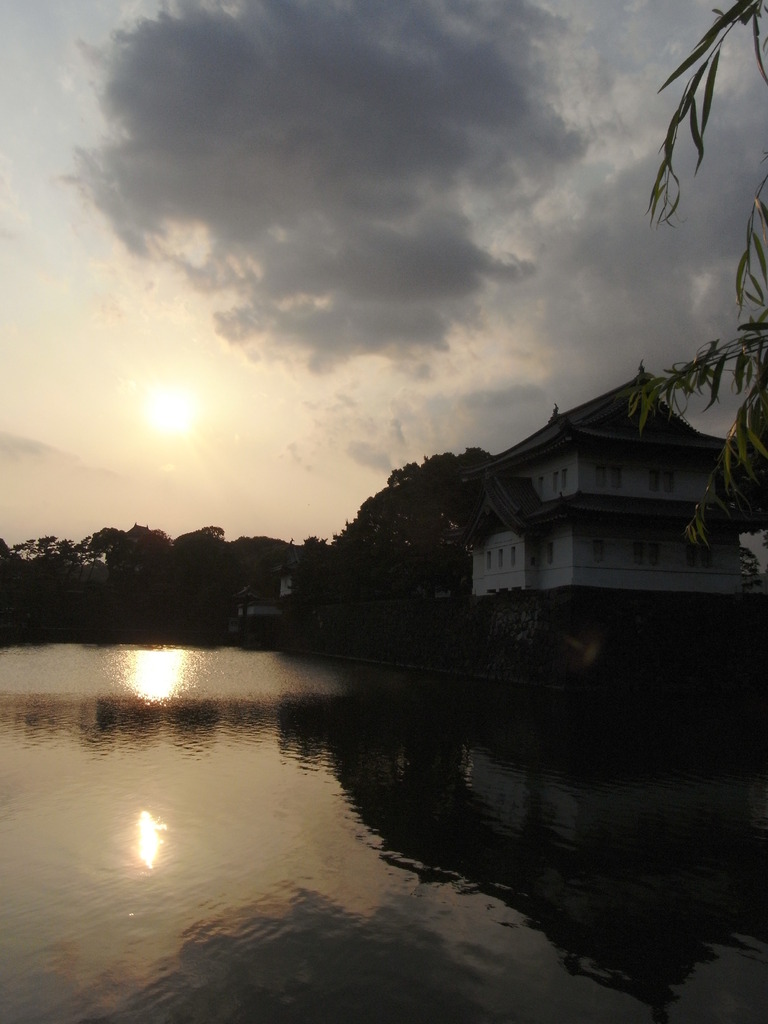 皇居に沈む夕日