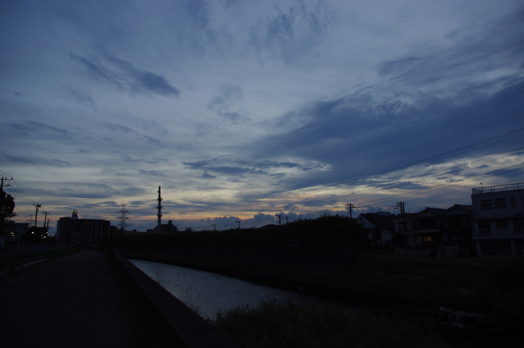 夏の夕暮れ時