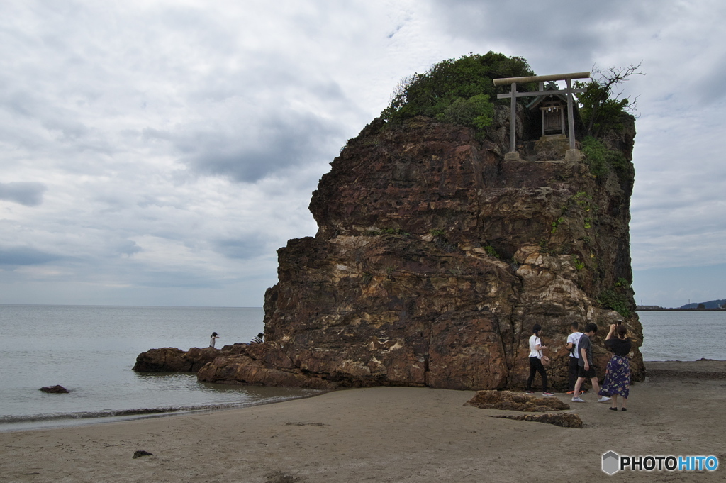 稲佐の浜の弁天島