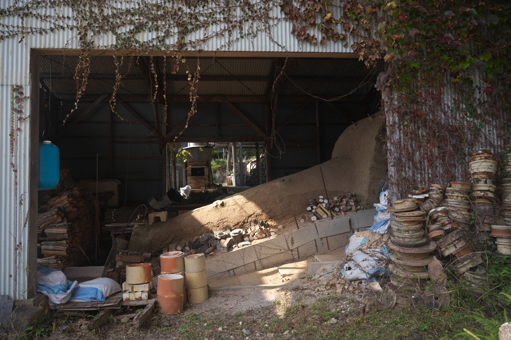 眠に入る窯小屋