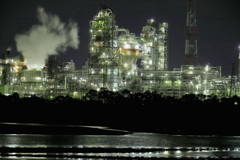 鈴鹿川越しのコンビナート