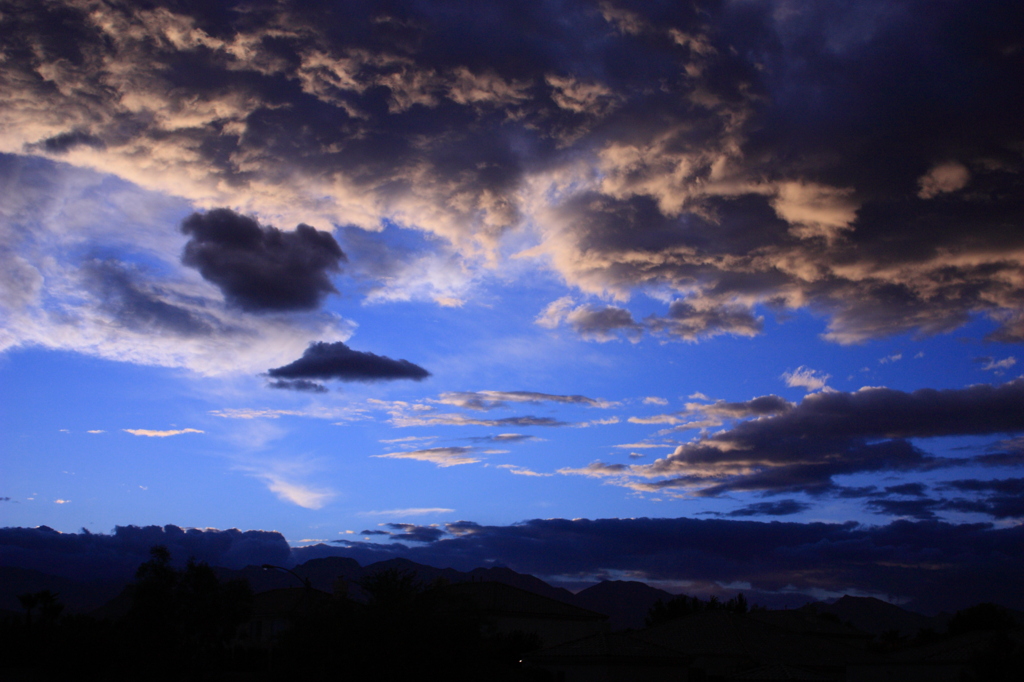 光る雲