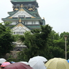 雨の大阪城