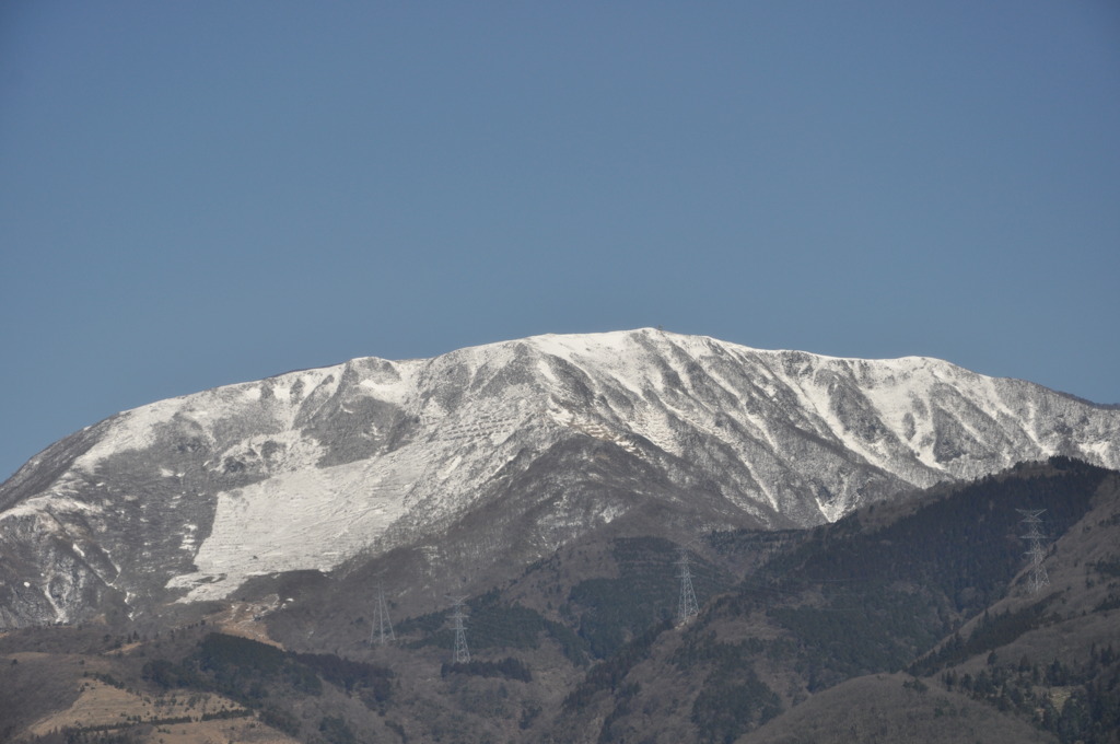 春の伊吹山・車窓より