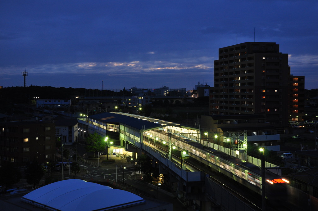 雨上がりの駅