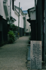 「この奥に」