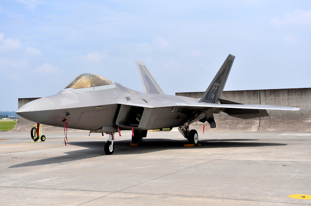 F22