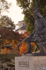 岡崎城と紅葉
