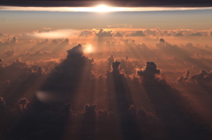 雲間の夕景