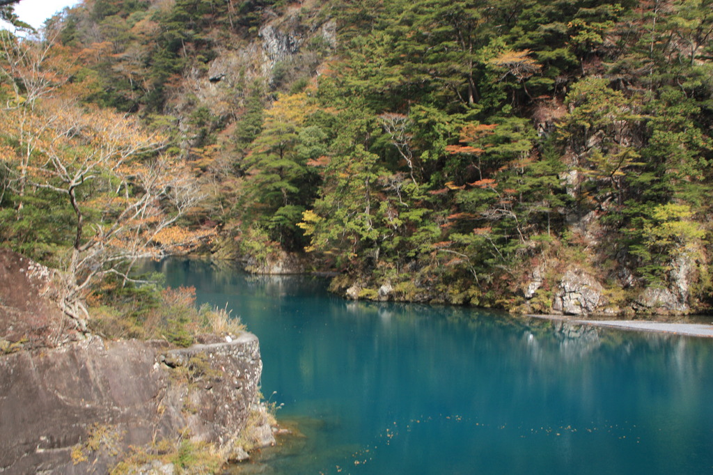 青い水面