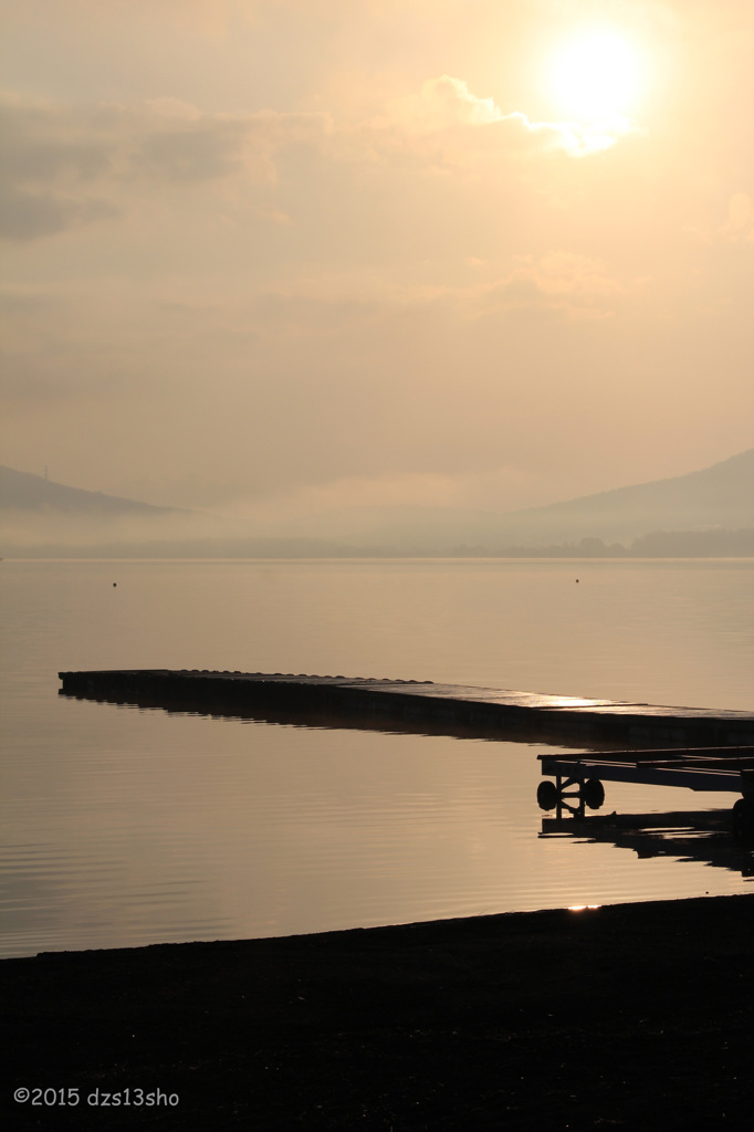 朝靄の山中湖
