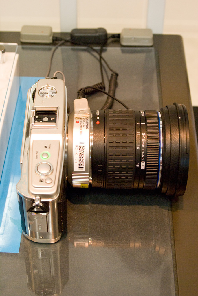 E-P1 フォーサーズアダプター＋ズームレンズ横