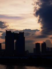 迫る雲