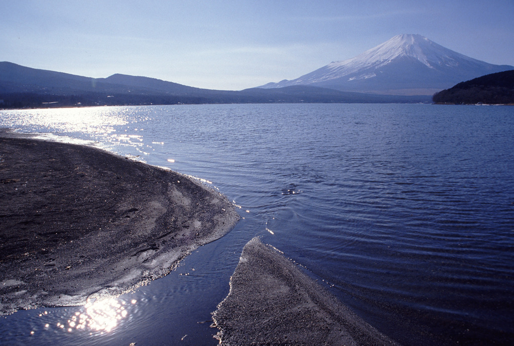 静かな湖畔