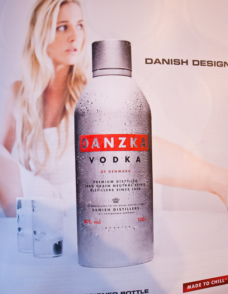 DANSK　ウォッカ広告