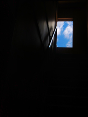 階段先の青