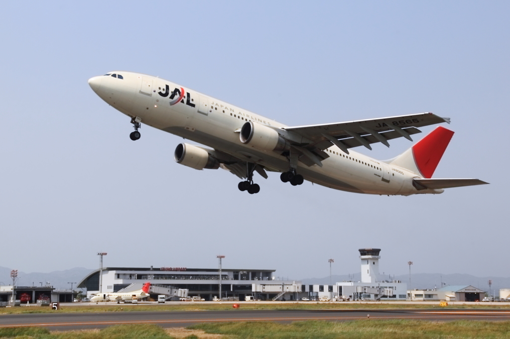 JAL A300-600R 出雲を飛び立つ