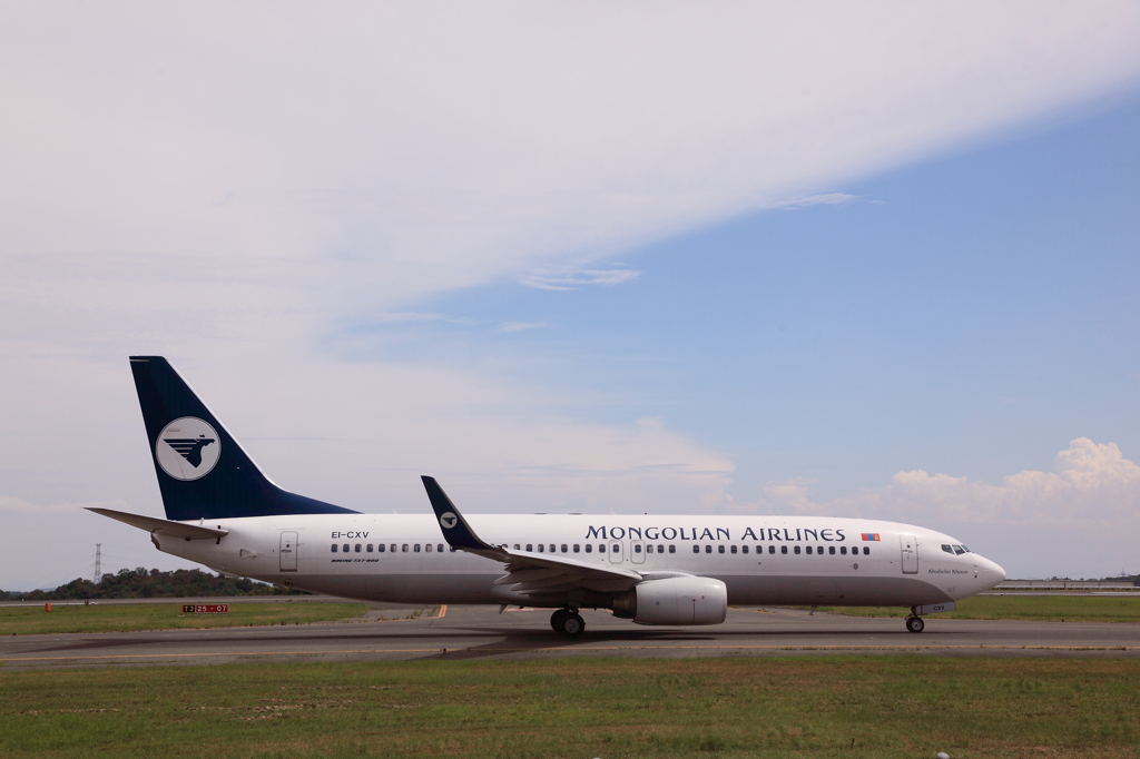モンゴル航空　B737-800