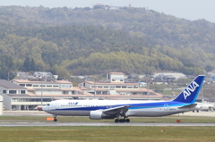 ANA B767-300と岡山空港