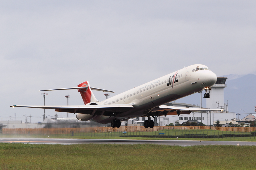 JAL MD-90