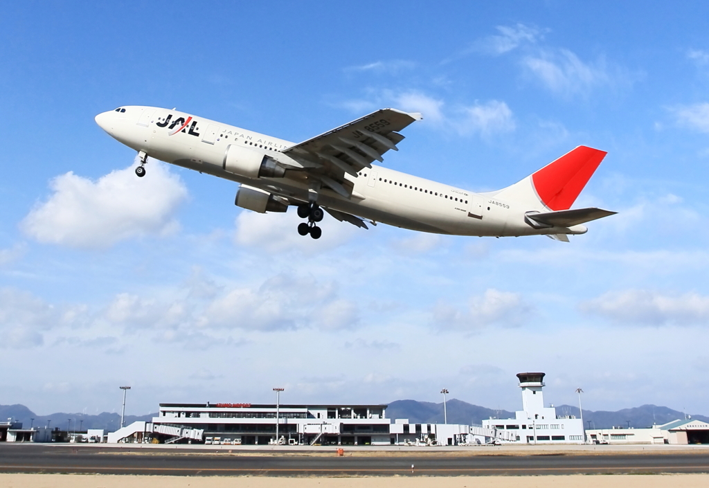 JAL A300-600R 出雲を飛び立つ