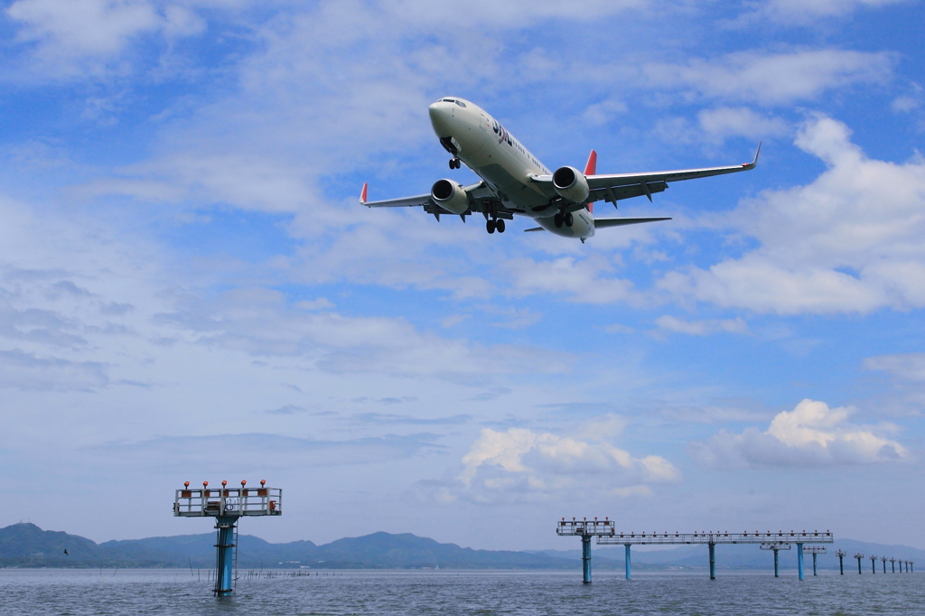 JAL B737-800　宍道湖からのアプローチ