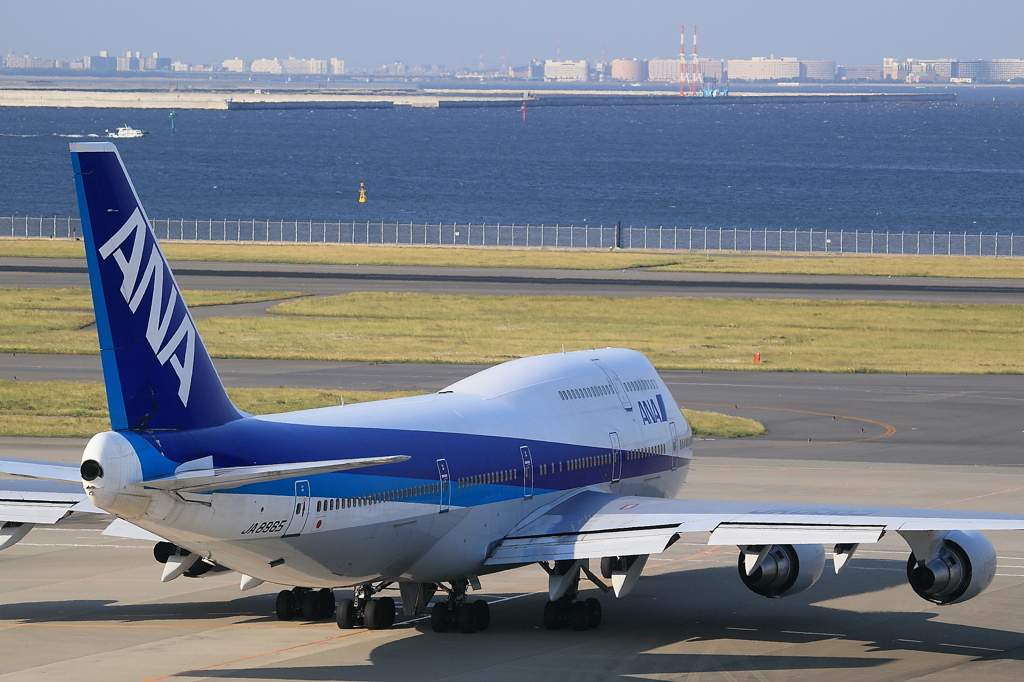 ANA B747-400D