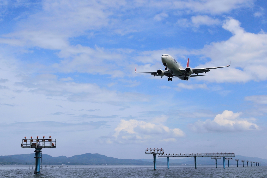 JAL B737-800 宍道湖からのアプローチ