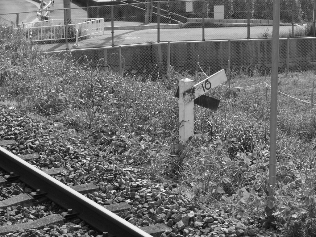 駅にて