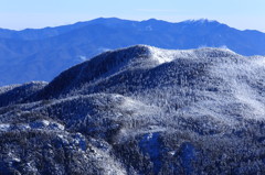 遠く金峰山