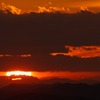 雲間の夕日