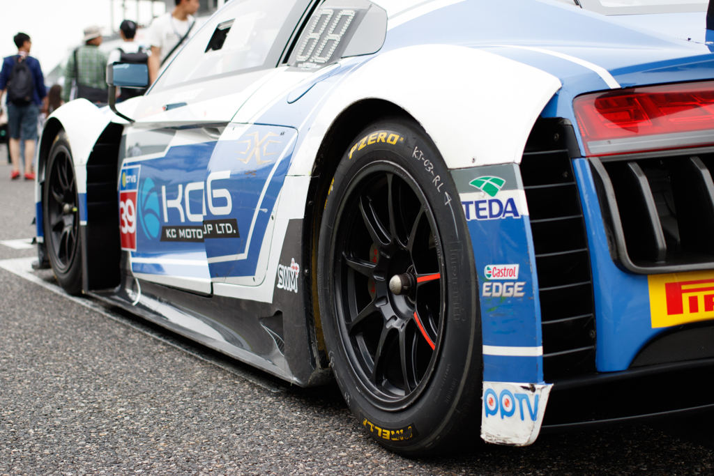 AUDI R8 LMS ②