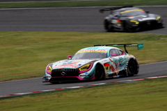 逃げるＡＭＧ、追うＡＭＧ