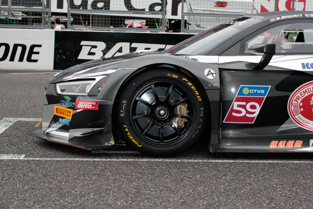 AUDI R8 LMS ①