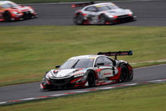 逃げるＮＳＸ、追うＧＴＲ、ＲＣＦ