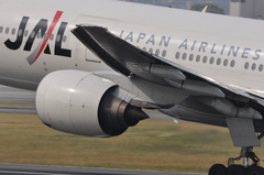 しなる